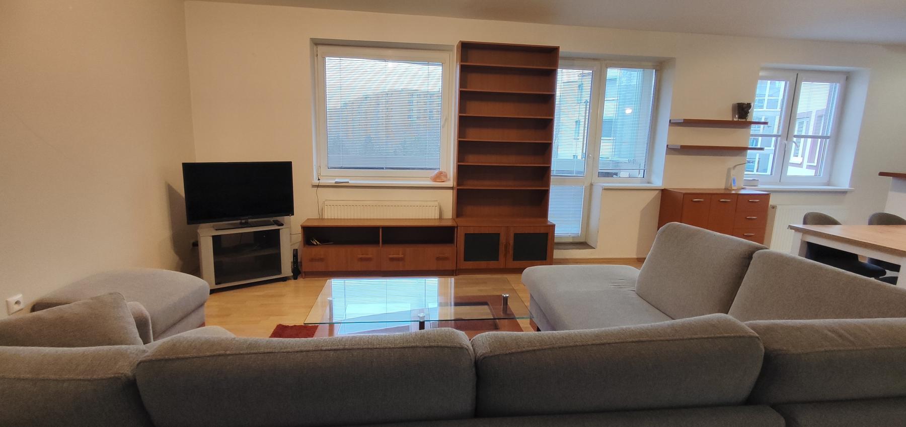 Prenajatý do 1.1.2026 ... Na prenájom skvelý 4 izbový byt v zabývanej novostavbe Tekeľova ulica Ľubotice (za OC MAX), zariadený s garážou, voľný ihneď