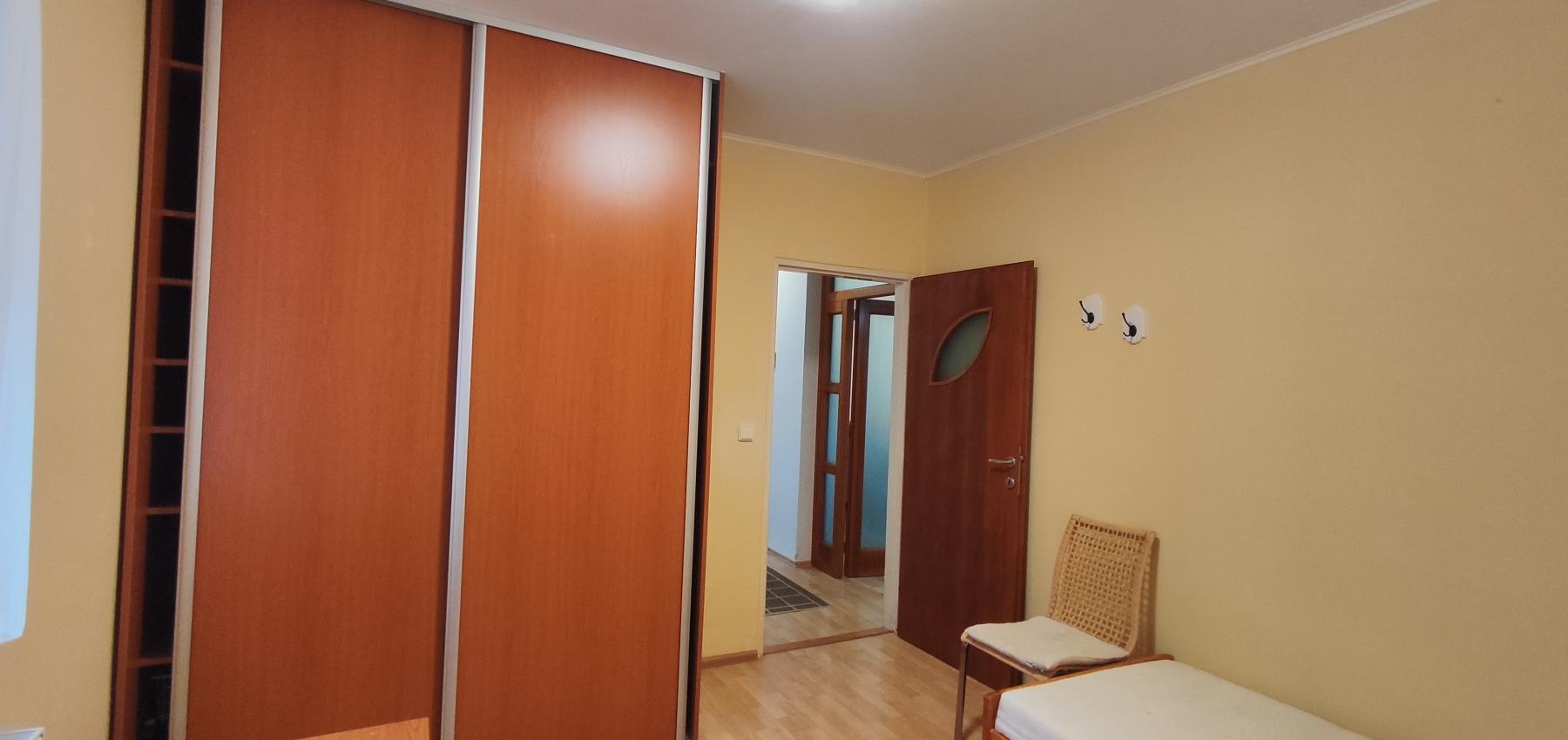 Prenajatý do 1.1.2026 ... Na prenájom skvelý 4 izbový byt v zabývanej novostavbe Tekeľova ulica Ľubotice (za OC MAX), zariadený s garážou, voľný ihneď