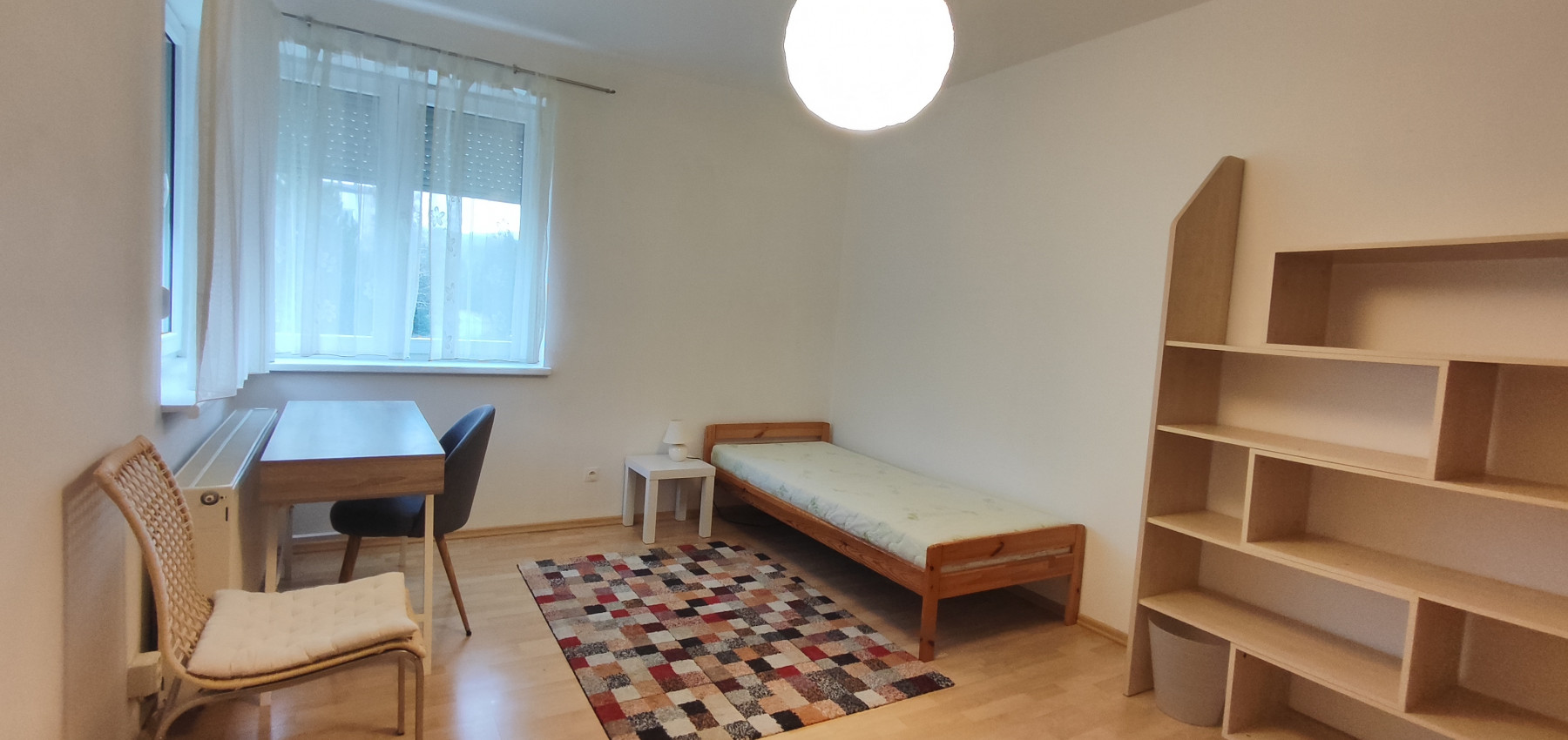 Prenajatý do 1.1.2026 ... Na prenájom skvelý 4 izbový byt v zabývanej novostavbe Tekeľova ulica Ľubotice (za OC MAX), zariadený s garážou, voľný ihneď