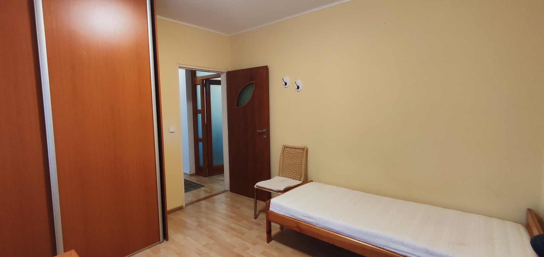 Prenajatý do 1.1.2026 ... Na prenájom skvelý 4 izbový byt v zabývanej novostavbe Tekeľova ulica Ľubotice (za OC MAX), zariadený s garážou, voľný ihneď