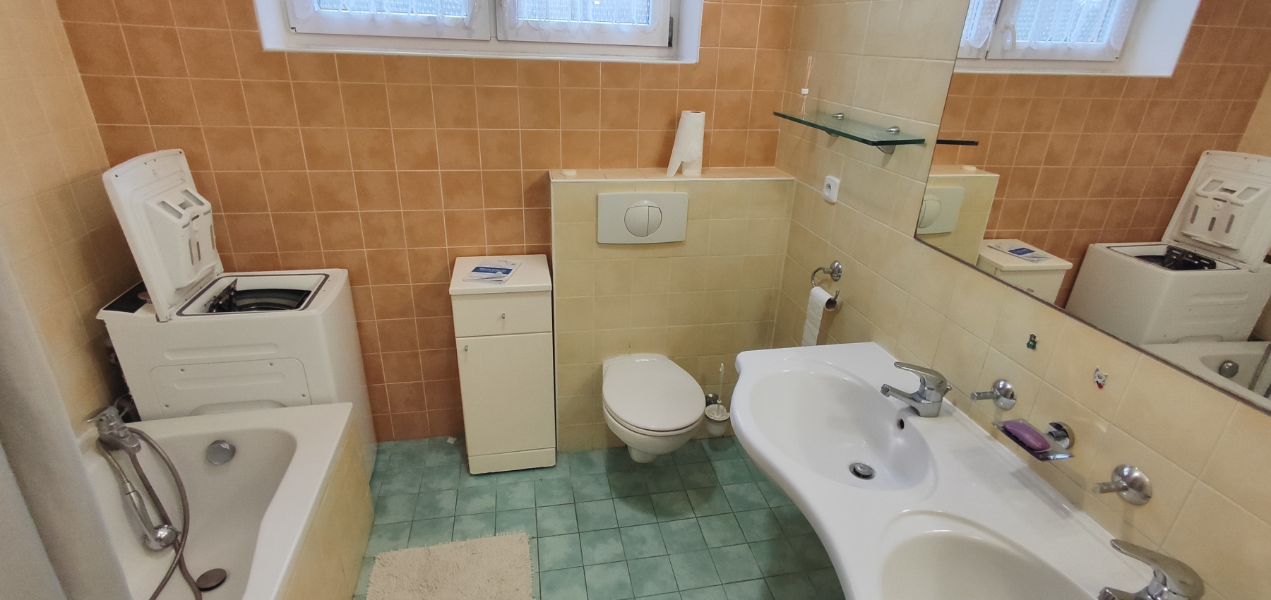 Prenajatý do 1.1.2026 ... Na prenájom skvelý 4 izbový byt v zabývanej novostavbe Tekeľova ulica Ľubotice (za OC MAX), zariadený s garážou, voľný ihneď