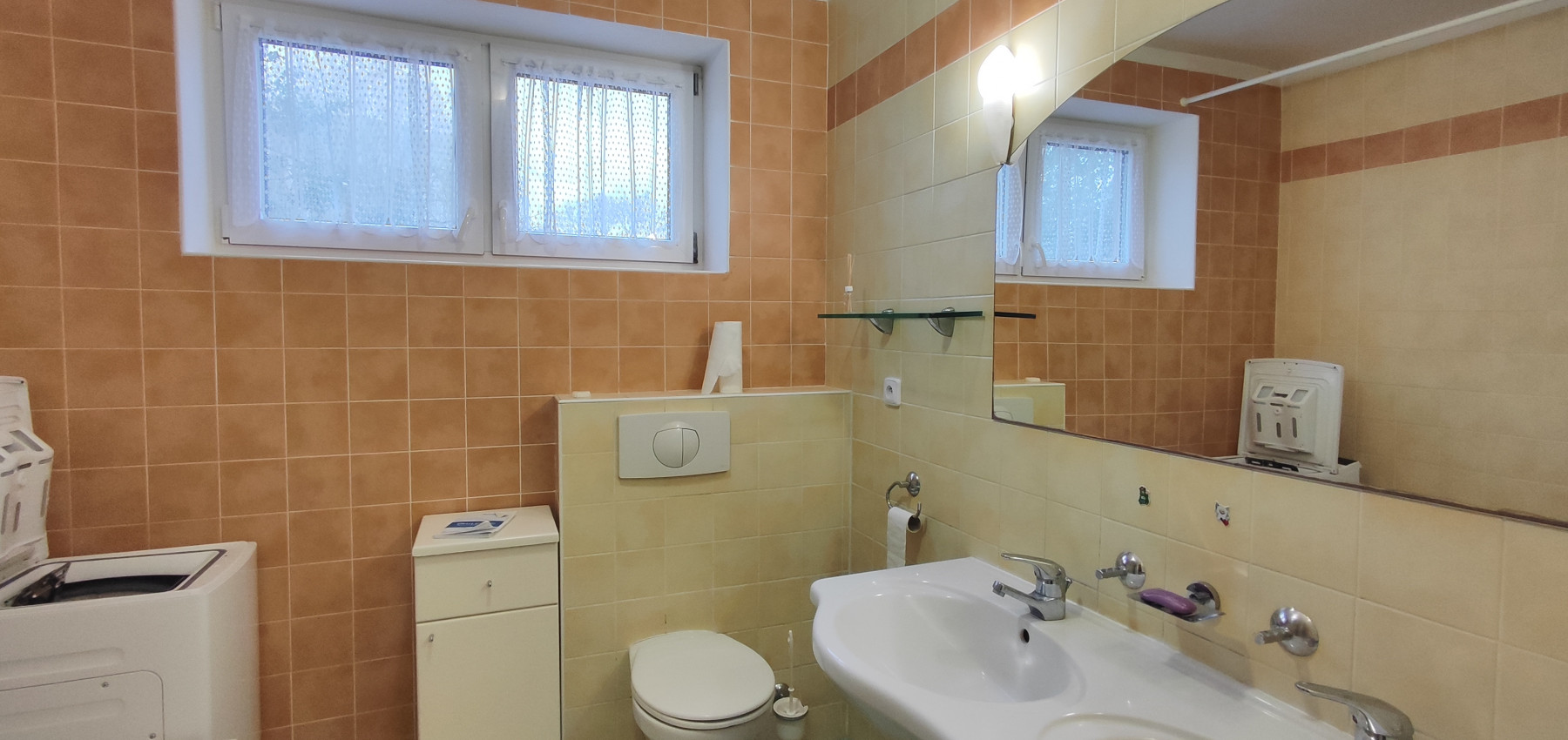 Prenajatý do 1.1.2026 ... Na prenájom skvelý 4 izbový byt v zabývanej novostavbe Tekeľova ulica Ľubotice (za OC MAX), zariadený s garážou, voľný ihneď