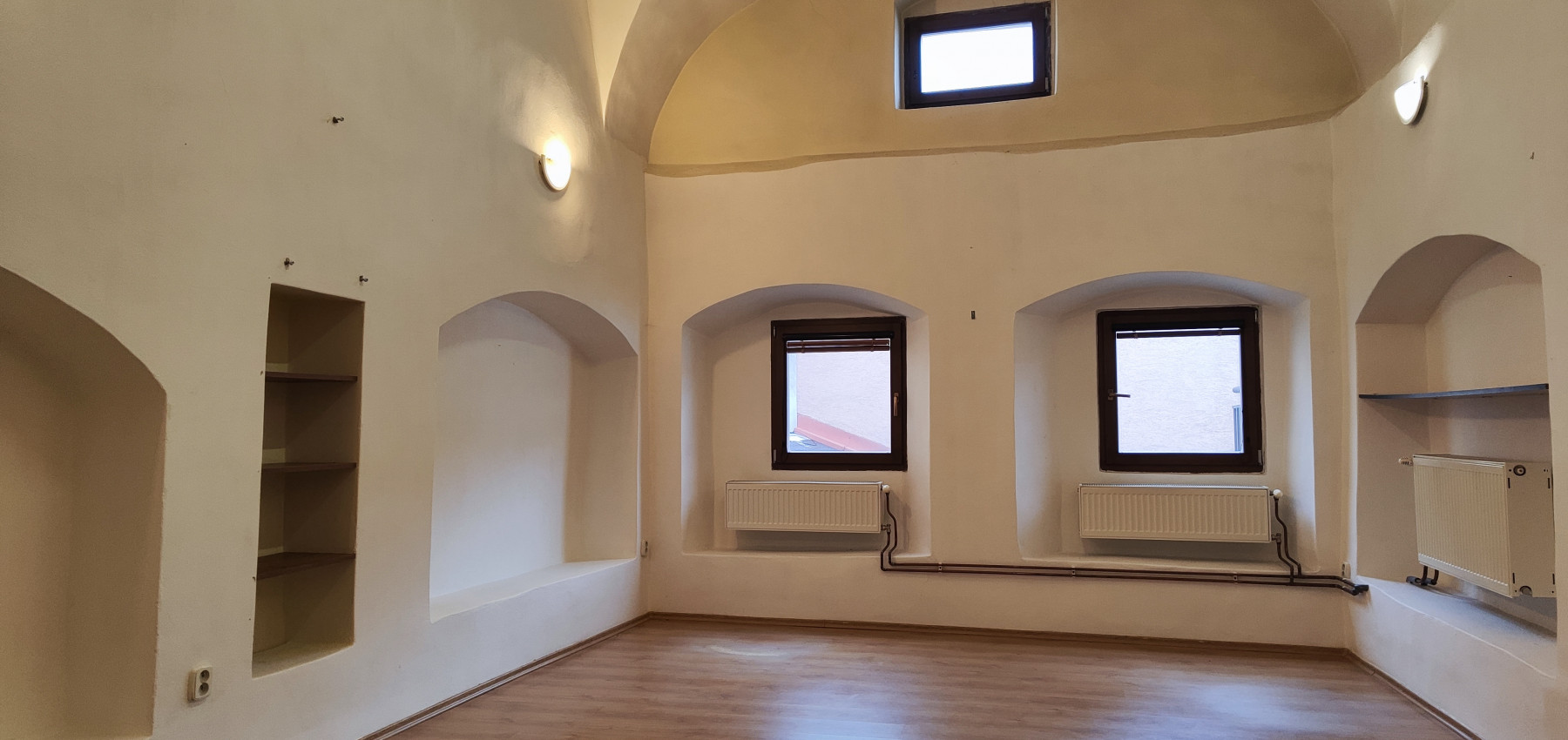 Priestor na prenájom na Hlavnej ulici vo dvore - I.poschodie