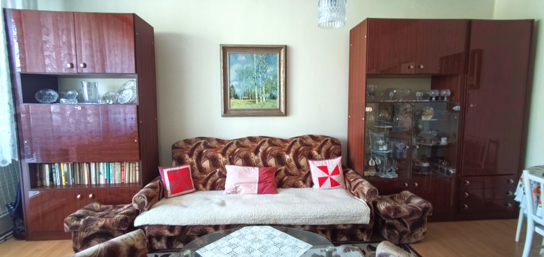 REZERVOVANÝ .... Priestranný vyhľadávaný 2 izbový byt s balkónom Obrancov mieru, pôvodný stav, plastové okná