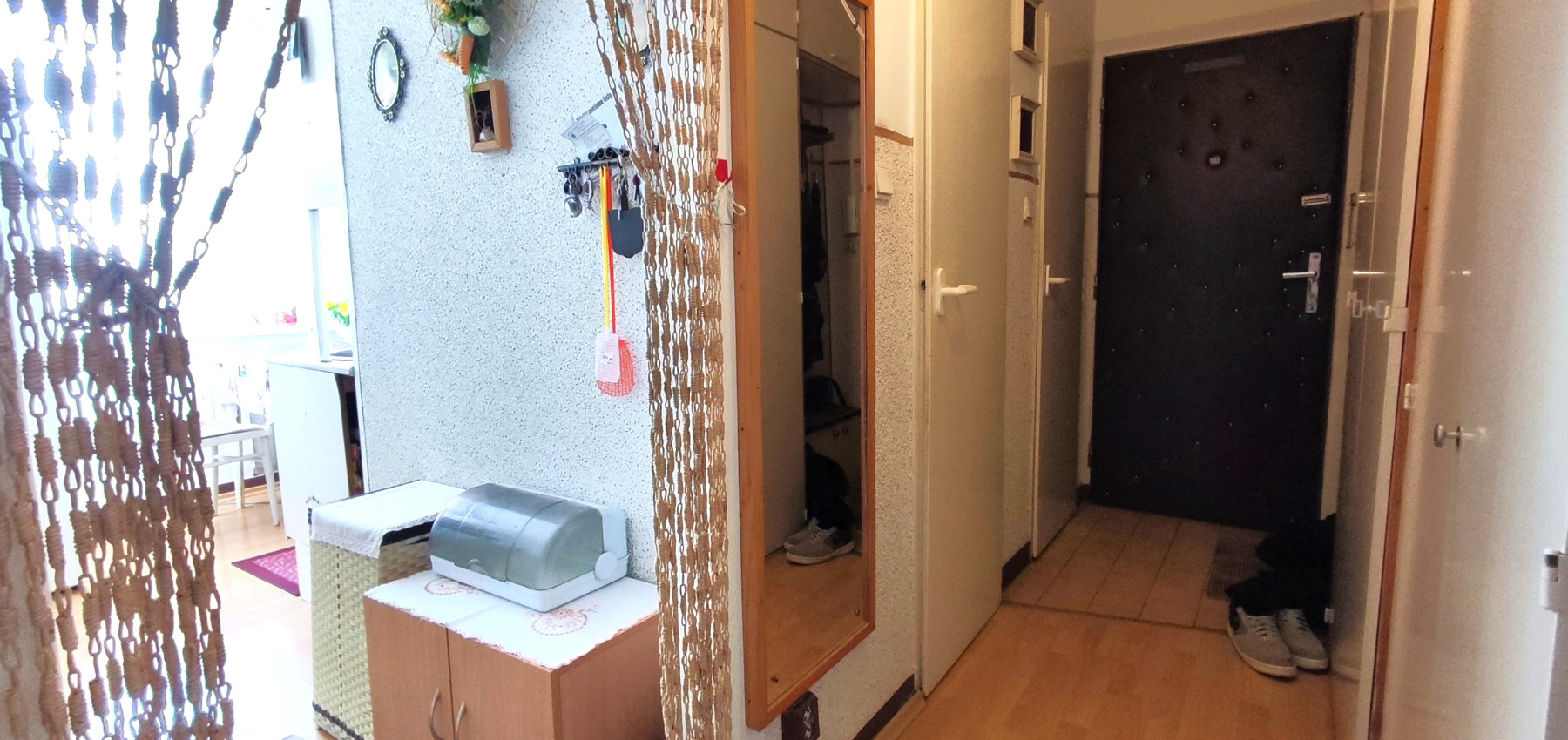 REZERVOVANÝ .... Priestranný vyhľadávaný 2 izbový byt s balkónom Obrancov mieru, pôvodný stav, plastové okná