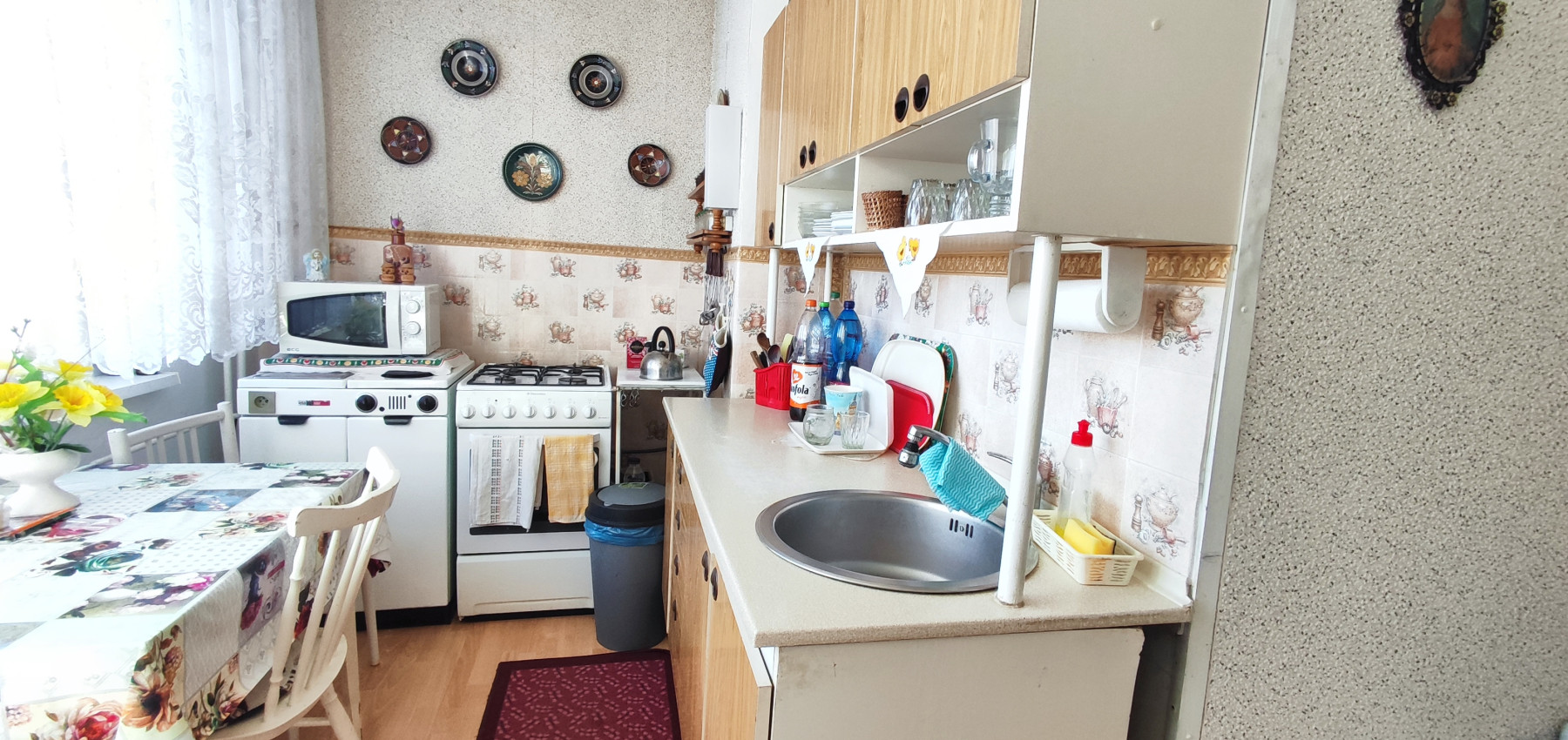 REZERVOVANÝ .... Priestranný vyhľadávaný 2 izbový byt s balkónom Obrancov mieru, pôvodný stav, plastové okná