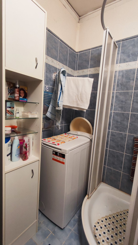 REZERVOVANÝ .... Priestranný vyhľadávaný 2 izbový byt s balkónom Obrancov mieru, pôvodný stav, plastové okná