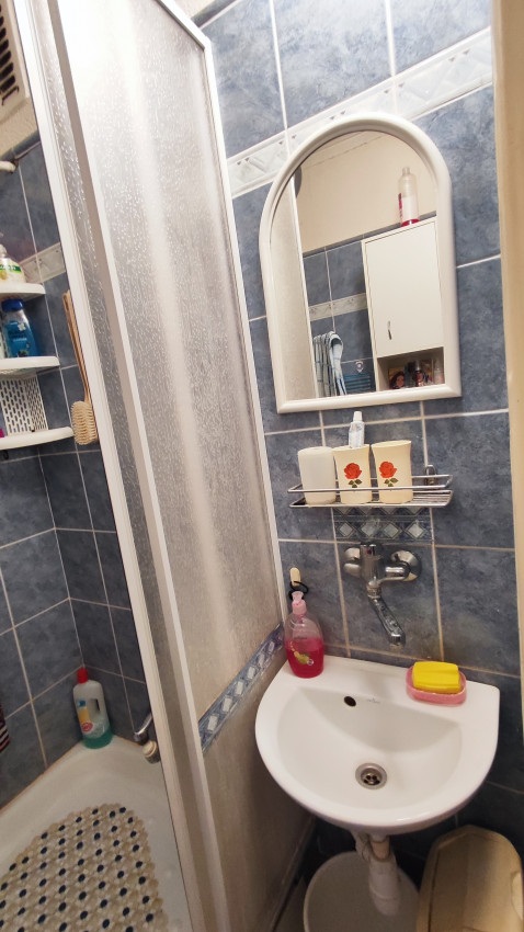 REZERVOVANÝ .... Priestranný vyhľadávaný 2 izbový byt s balkónom Obrancov mieru, pôvodný stav, plastové okná