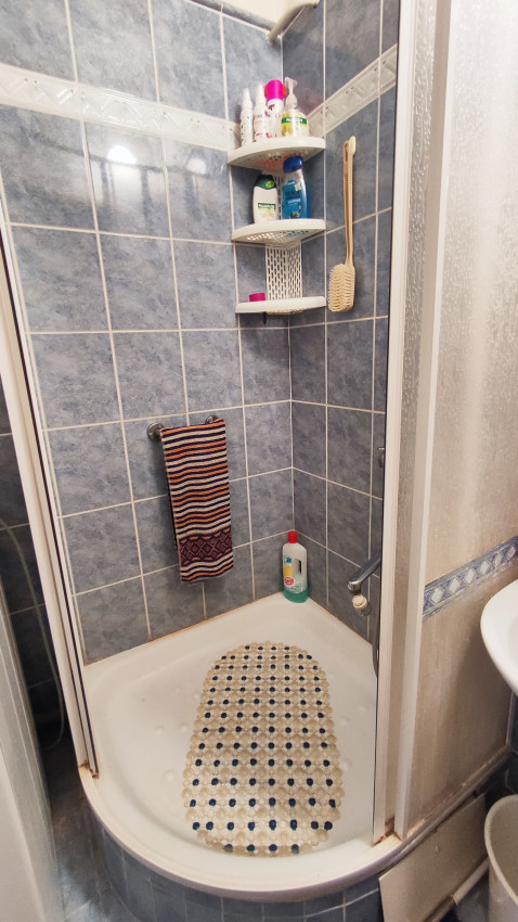 REZERVOVANÝ .... Priestranný vyhľadávaný 2 izbový byt s balkónom Obrancov mieru, pôvodný stav, plastové okná