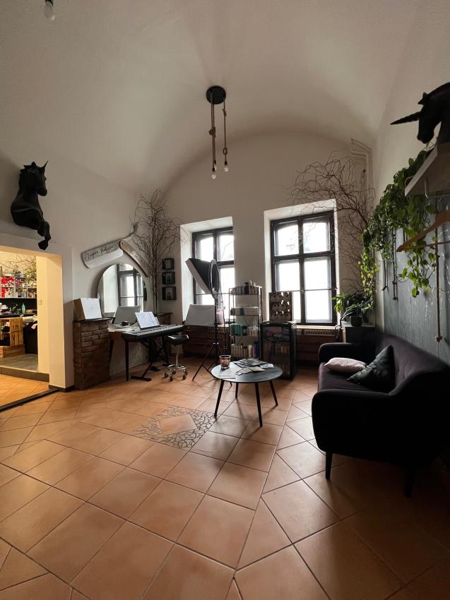 Priestor na prenájom kaderníctva na Hlavnej ulici vo dvore - prízemie