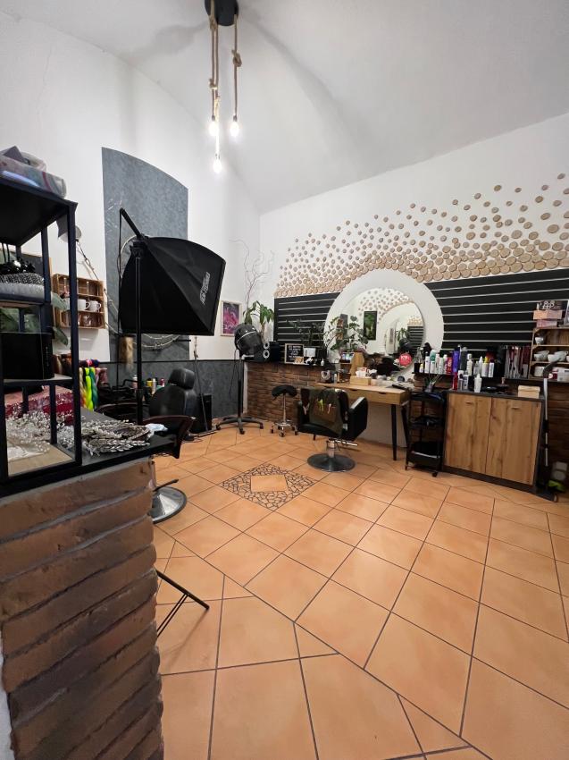 Priestor na prenájom kaderníctva na Hlavnej ulici vo dvore - prízemie