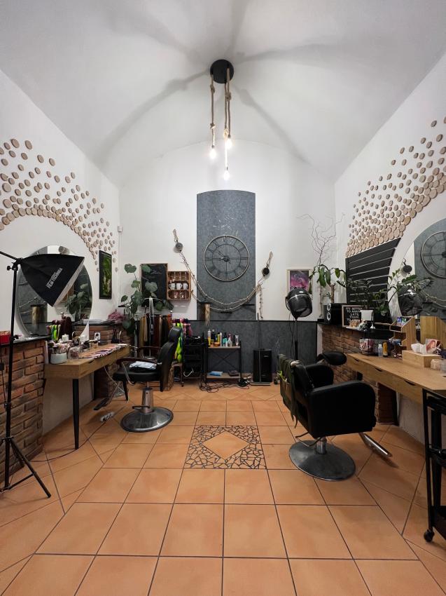 Priestor na prenájom kaderníctva na Hlavnej ulici vo dvore - prízemie