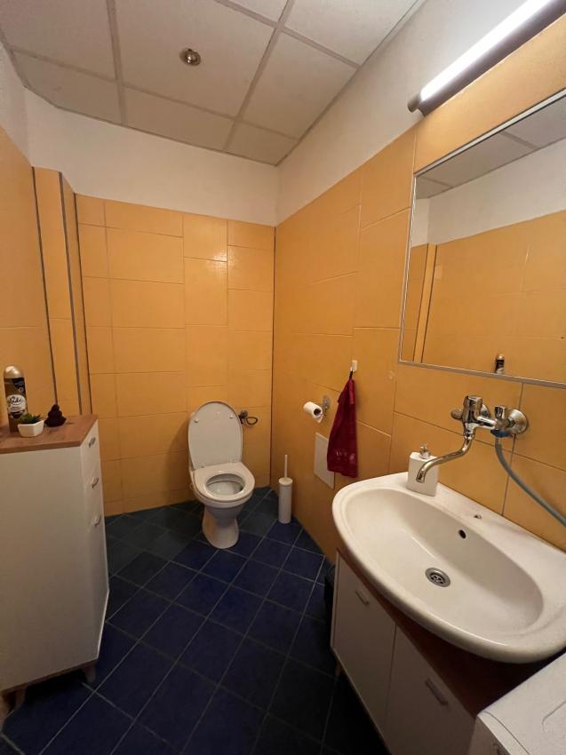 Priestor na prenájom kaderníctva na Hlavnej ulici vo dvore - prízemie