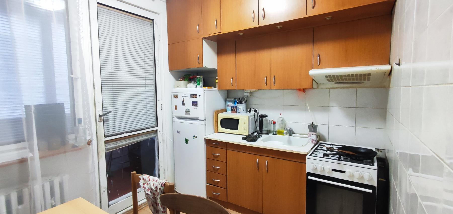 REZERVOVANÝ....Na predaj priestranný 2 izbový byt 65m2, Ďumbierska, vhodný na prenájom, čiastočná rekonštrukcia