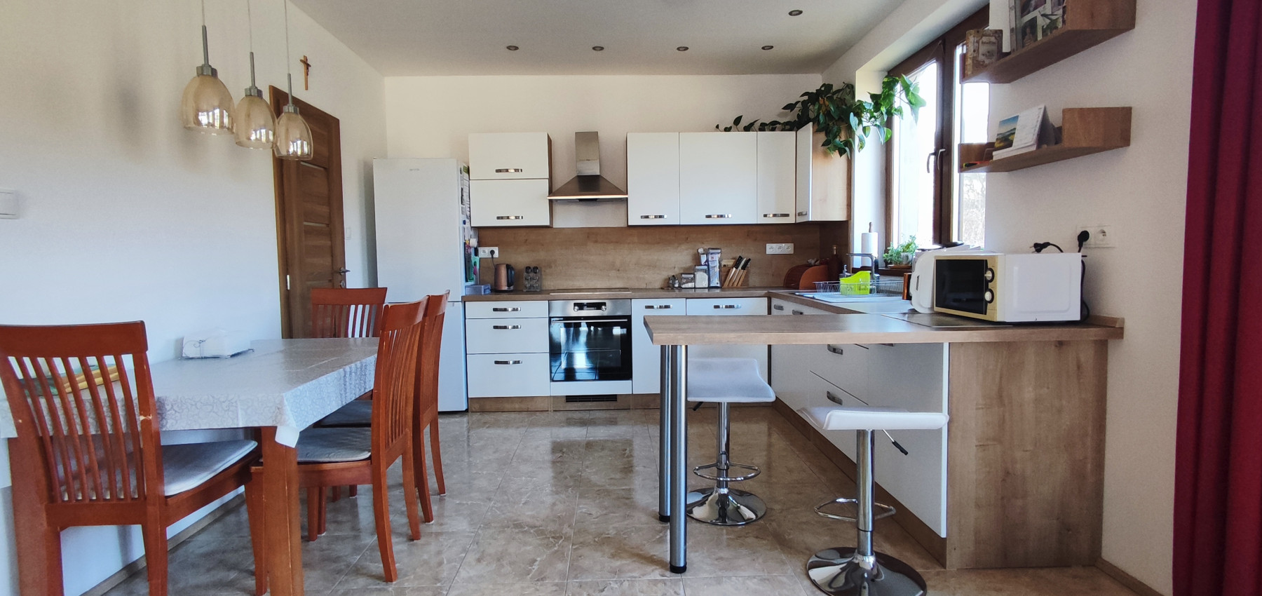 Na predaj krásny 4 izbový dom s možnosťou realizácie obytného podkrovia na 2 izby, veľkorysý pozemok 1000 m2, Fintice