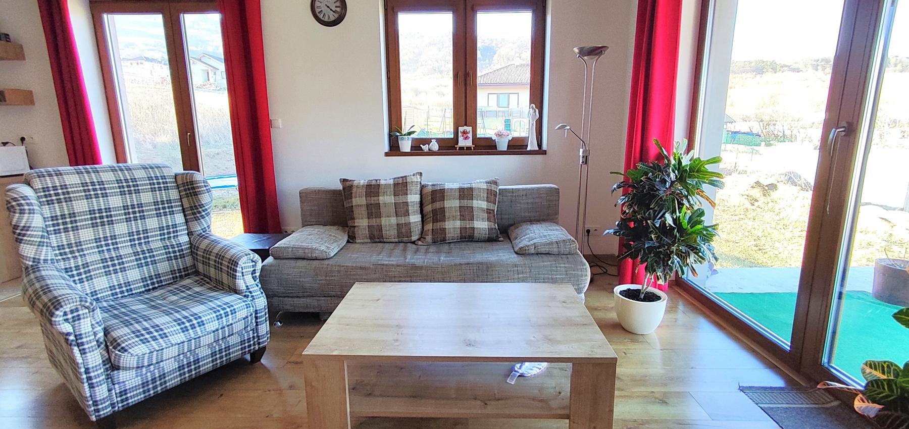 Na predaj krásny 4 izbový dom s možnosťou realizácie obytného podkrovia na 2 izby, veľkorysý pozemok 1000 m2, Fintice