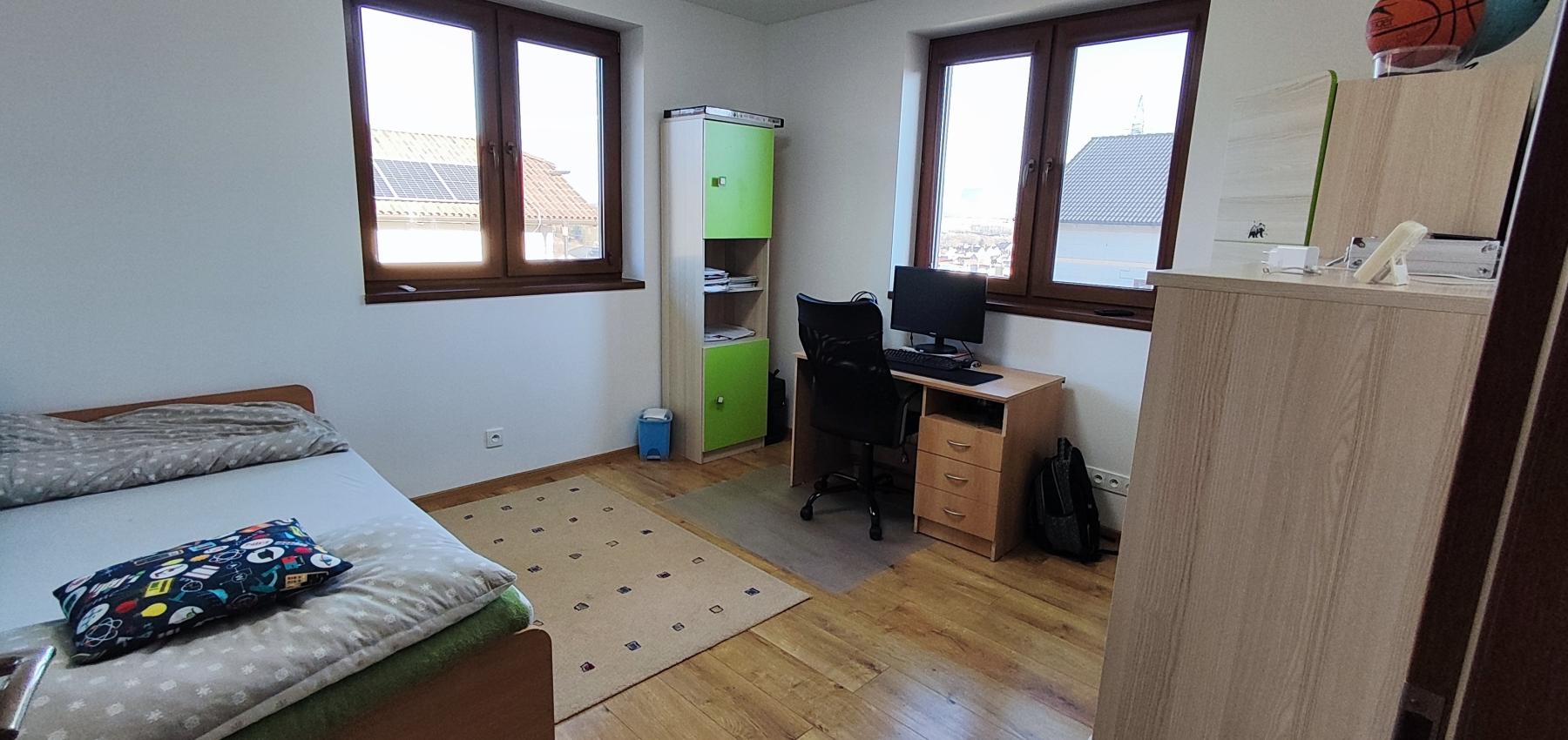 Na predaj krásny 4 izbový dom s možnosťou realizácie obytného podkrovia na 2 izby, veľkorysý pozemok 1000 m2, Fintice