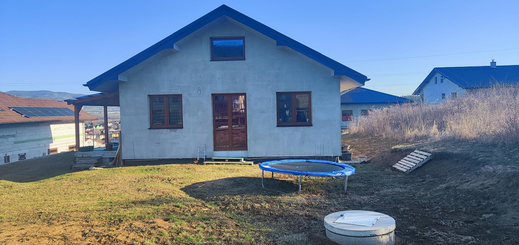 Na predaj krásny 4 izbový dom s možnosťou realizácie obytného podkrovia na 2 izby, veľkorysý pozemok 1000 m2, Fintice