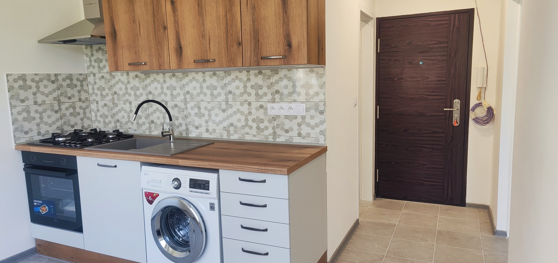 PRENAJATÝ DO 1.5.2026.....Slnečný 1 izbový byt 32 m2, Mukačevská, na dlhodobý prenájom, čiastočne zariadený