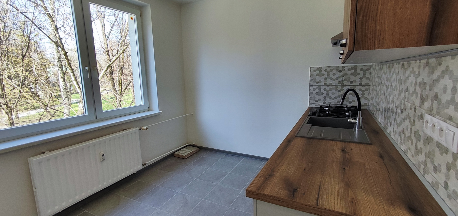 PRENAJATÝ DO 1.5.2026.....Slnečný 1 izbový byt 32 m2, Mukačevská, na dlhodobý prenájom, čiastočne zariadený