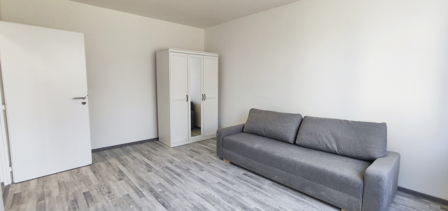 PRENAJATÝ DO 1.5.2026.....Slnečný 1 izbový byt 32 m2, Mukačevská, na dlhodobý prenájom, čiastočne zariadený