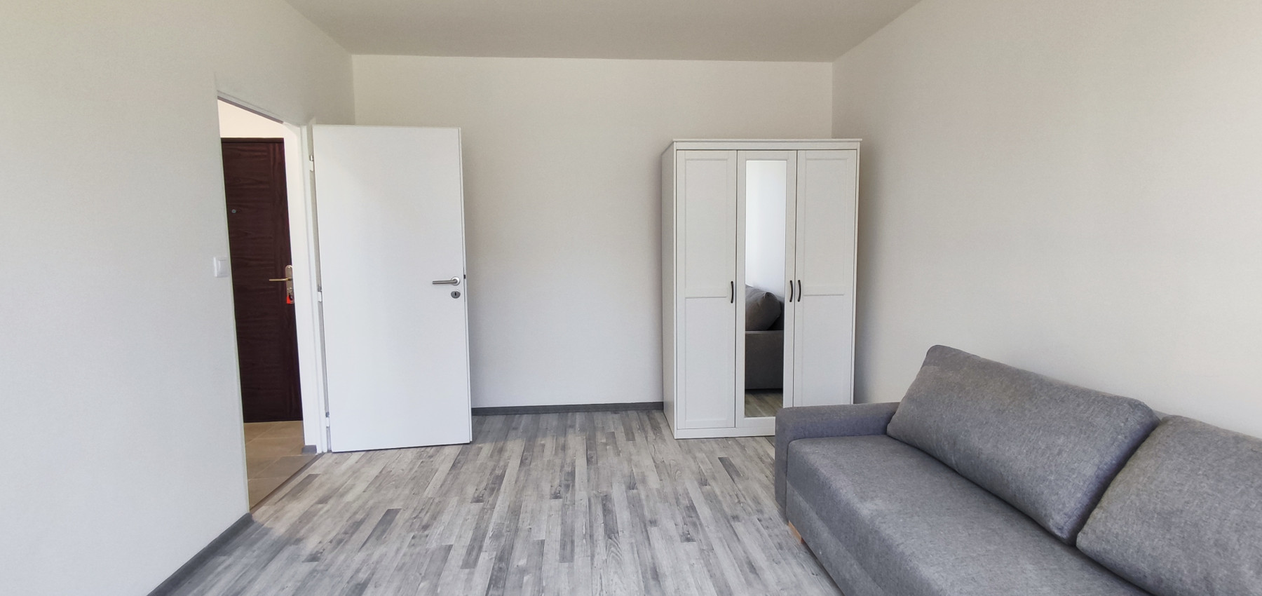 PRENAJATÝ DO 1.5.2026.....Slnečný 1 izbový byt 32 m2, Mukačevská, na dlhodobý prenájom, čiastočne zariadený