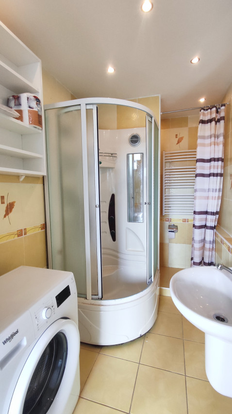 Prenajatý do 1.11.2026....Slnečný 2 izbový byt s nádhernym výhľadom na les, zariadený