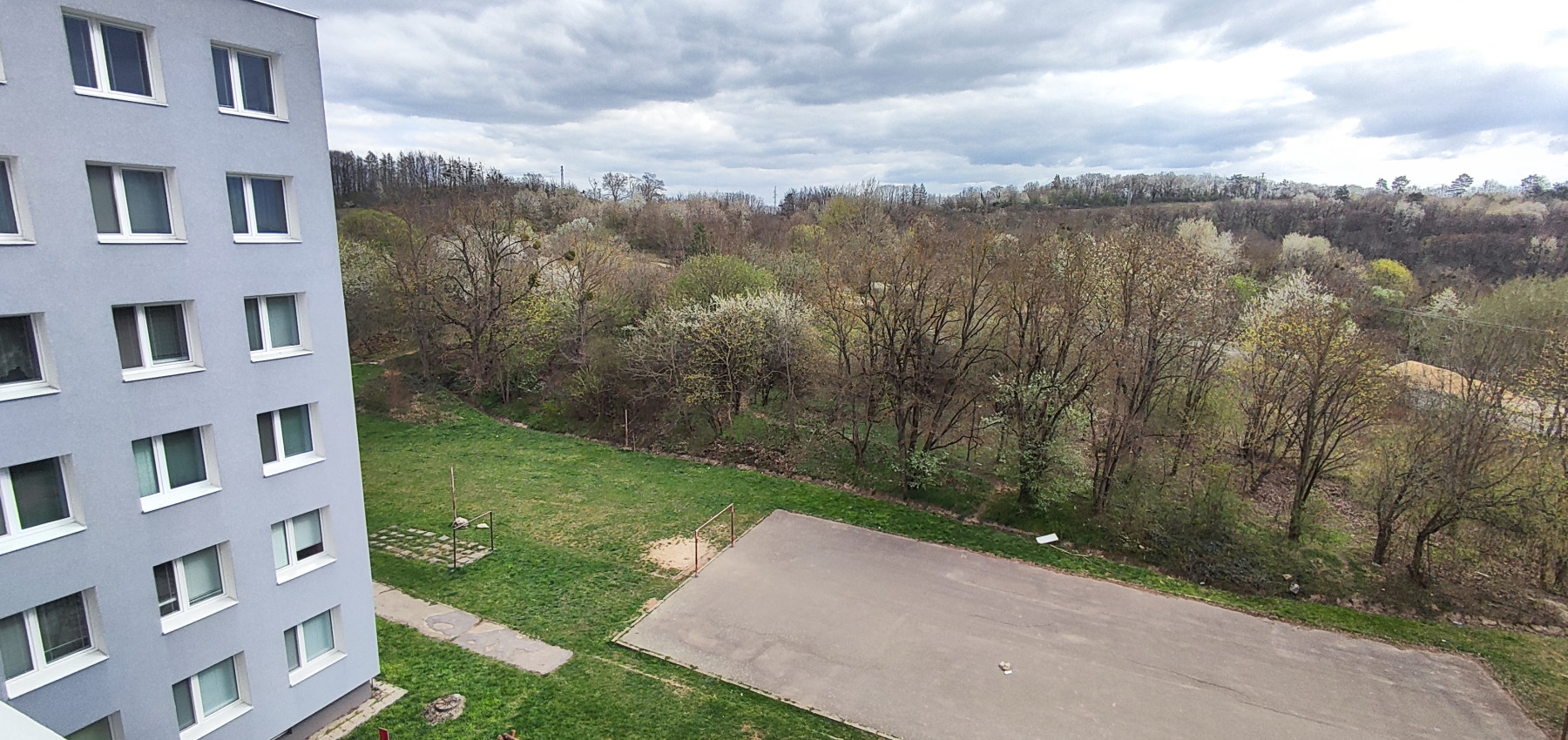 Prenajatý do 1.11.2026....Slnečný 2 izbový byt s nádhernym výhľadom na les, zariadený