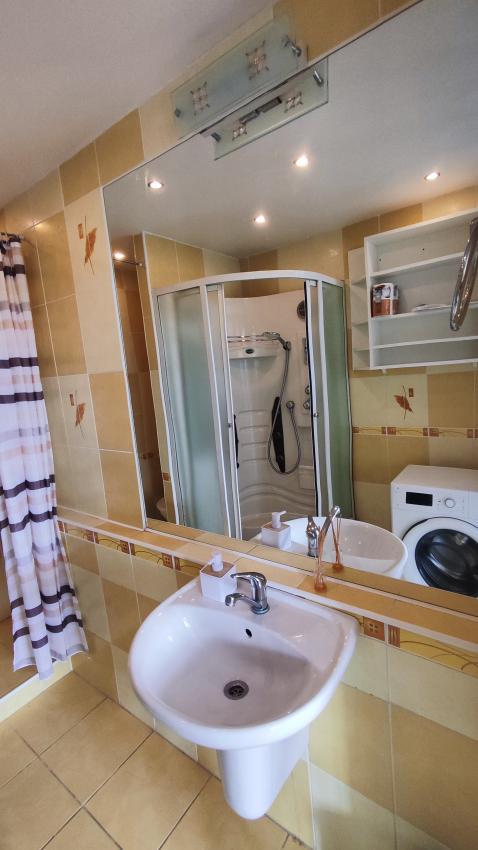 Prenajatý do 1.11.2026....Slnečný 2 izbový byt s nádhernym výhľadom na les, zariadený