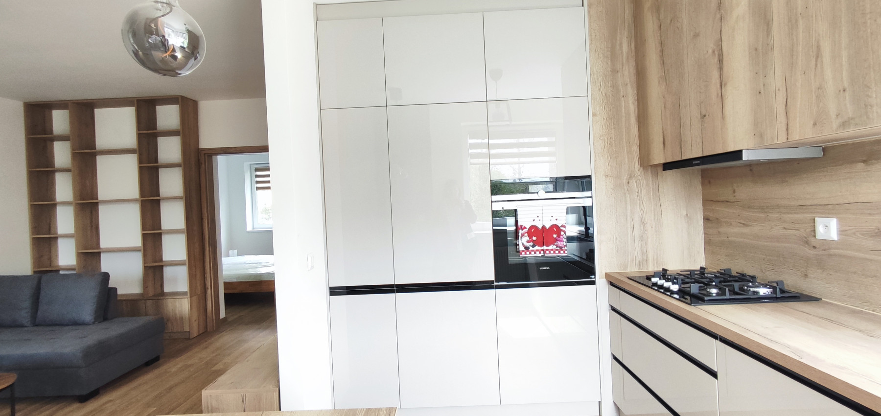 Prenajatý do 1.6.2026....Exkluzívny 2 izbový byt s loggiou pre náročnejších, Tekeľova ulica Ľubotice-Sekčov