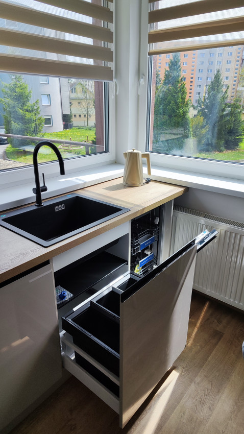 Prenajatý do 1.6.2026....Exkluzívny 2 izbový byt s loggiou pre náročnejších, Tekeľova ulica Ľubotice-Sekčov