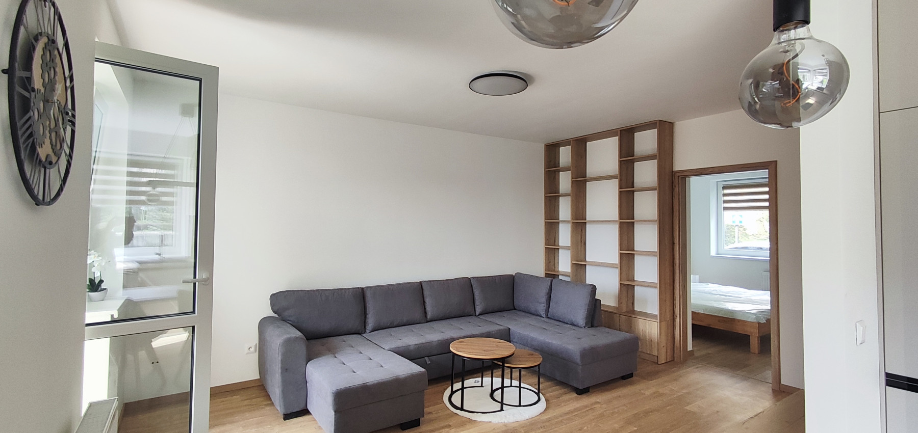 Prenajatý do 1.6.2026....Exkluzívny 2 izbový byt s loggiou pre náročnejších, Tekeľova ulica Ľubotice-Sekčov