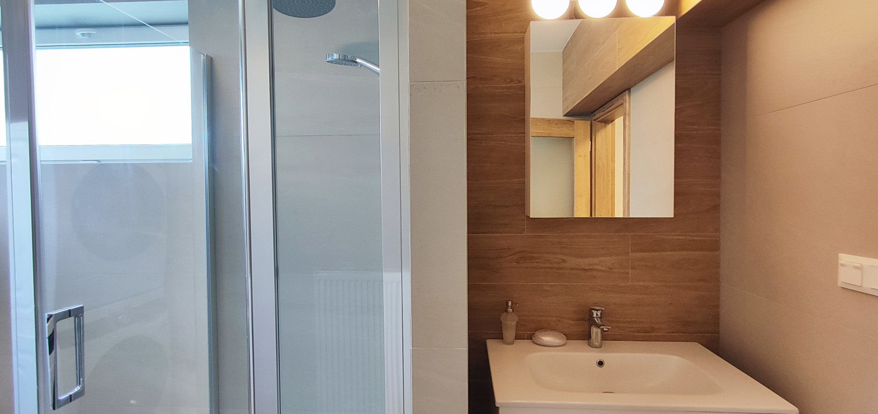 Prenajatý do 1.6.2026....Exkluzívny 2 izbový byt s loggiou pre náročnejších, Tekeľova ulica Ľubotice-Sekčov