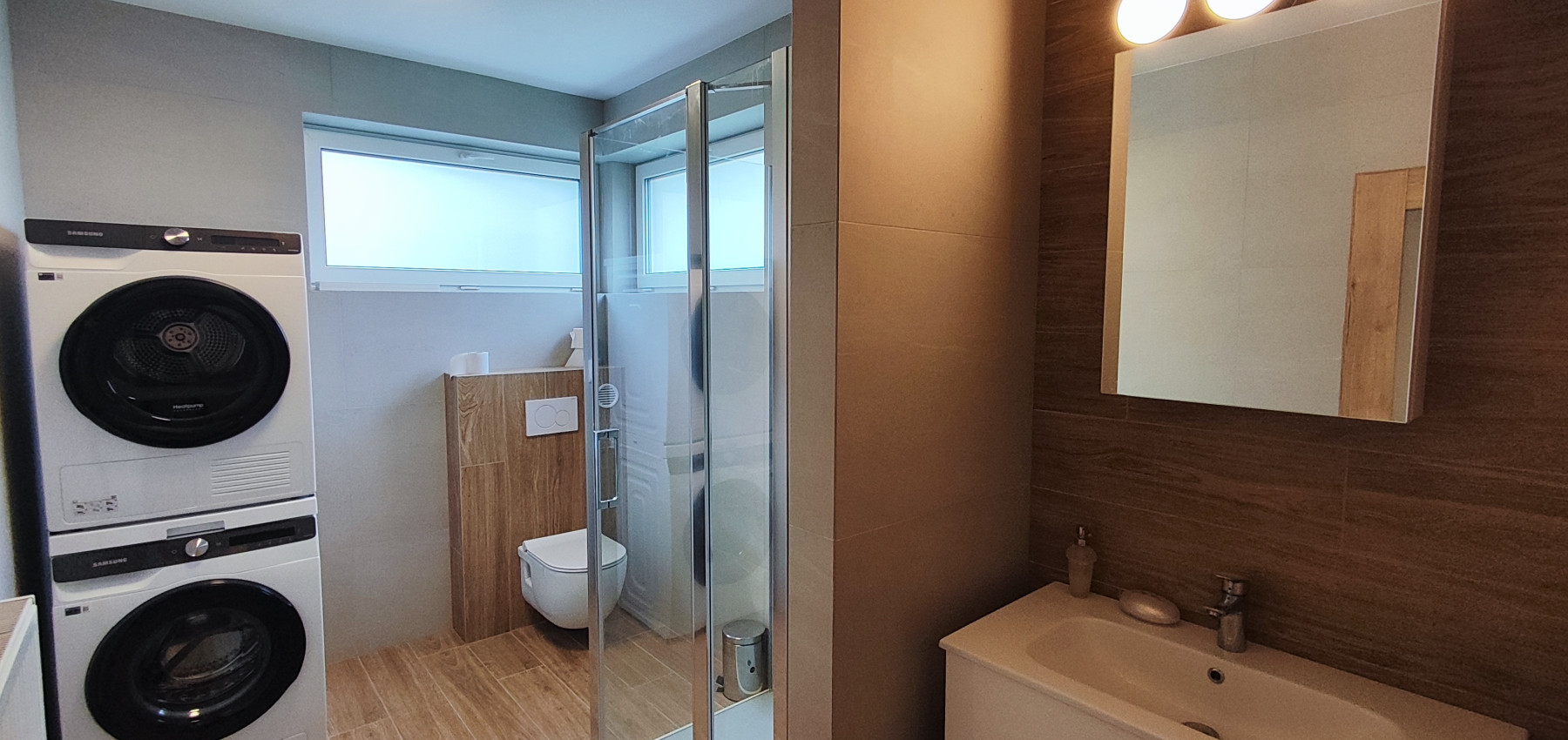 Prenajatý do 1.6.2026....Exkluzívny 2 izbový byt s loggiou pre náročnejších, Tekeľova ulica Ľubotice-Sekčov