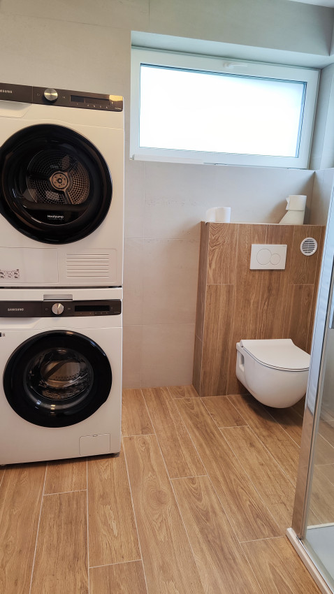 Prenajatý do 1.6.2026....Exkluzívny 2 izbový byt s loggiou pre náročnejších, Tekeľova ulica Ľubotice-Sekčov