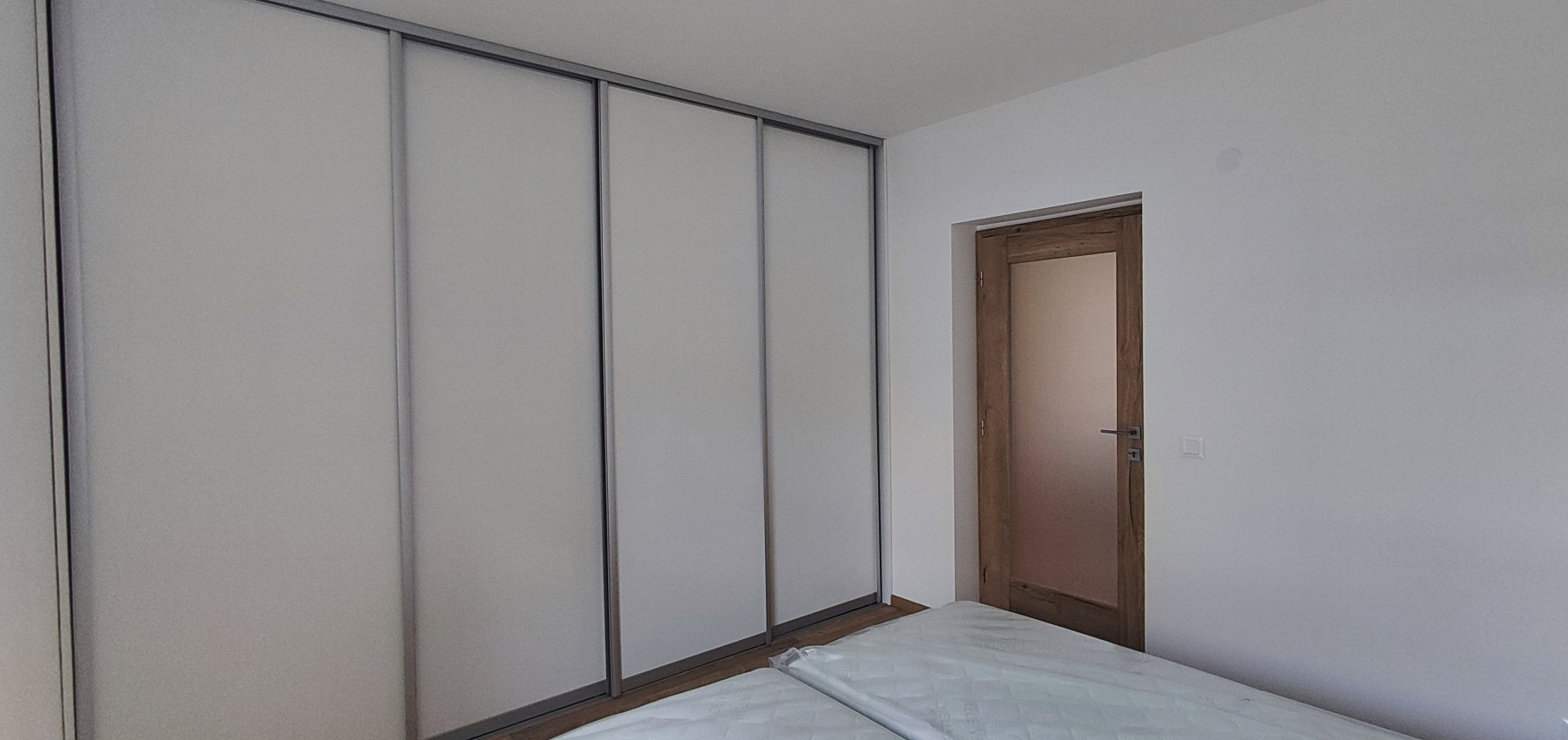 Prenajatý do 1.6.2026....Exkluzívny 2 izbový byt s loggiou pre náročnejších, Tekeľova ulica Ľubotice-Sekčov