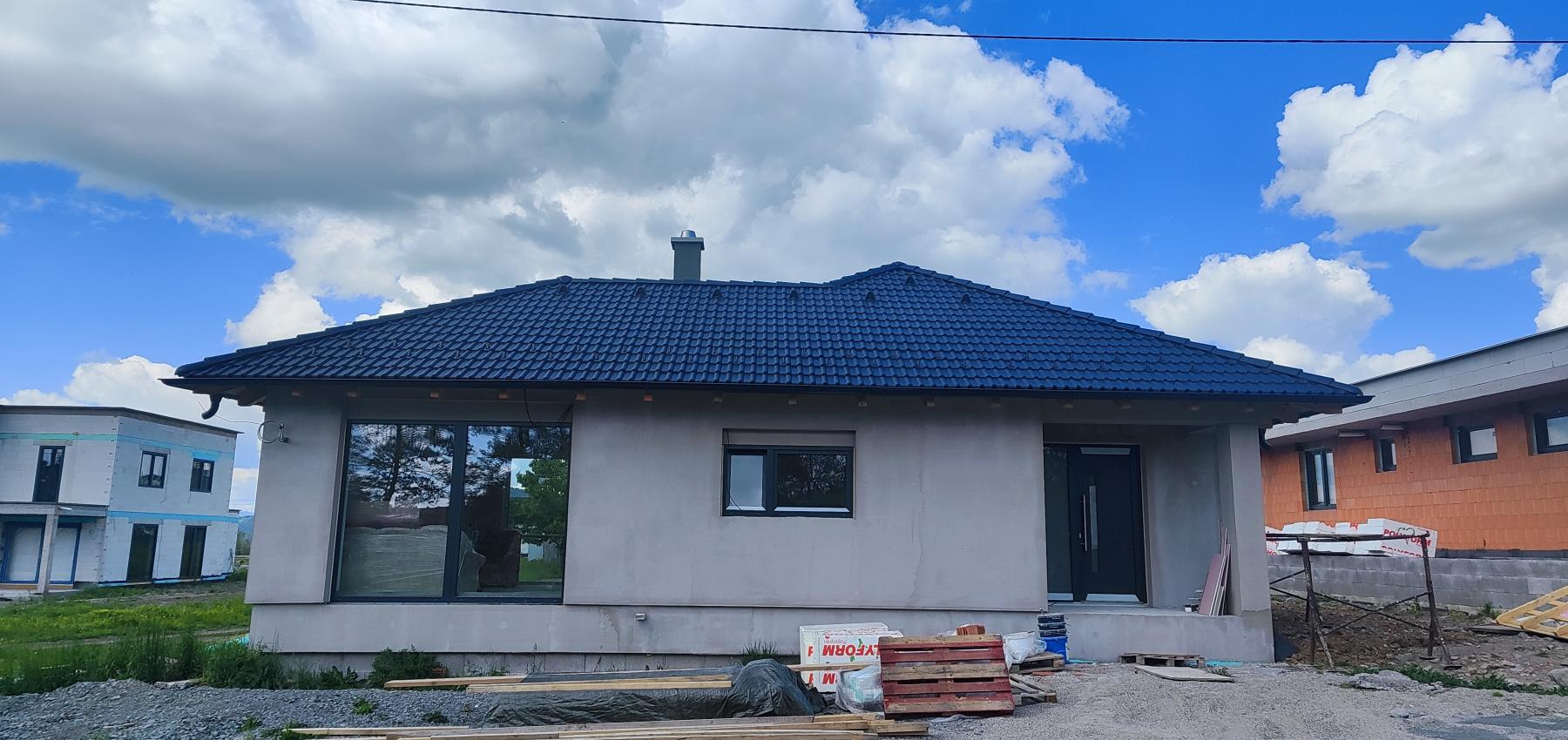 NOVÁ PONUKA! Na predaj 4 izbový tehlový holodom Vyšná Šebastová, komfortný pozemok 8,5a