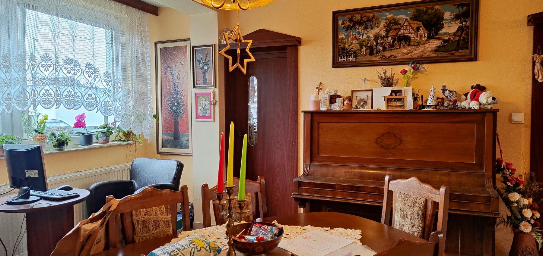 Perspektívny 5 izbový rodinný dom s garážou a prístreškom pre auto, Ľubotice, rovinatý pozemok 600 m2, podpivničený