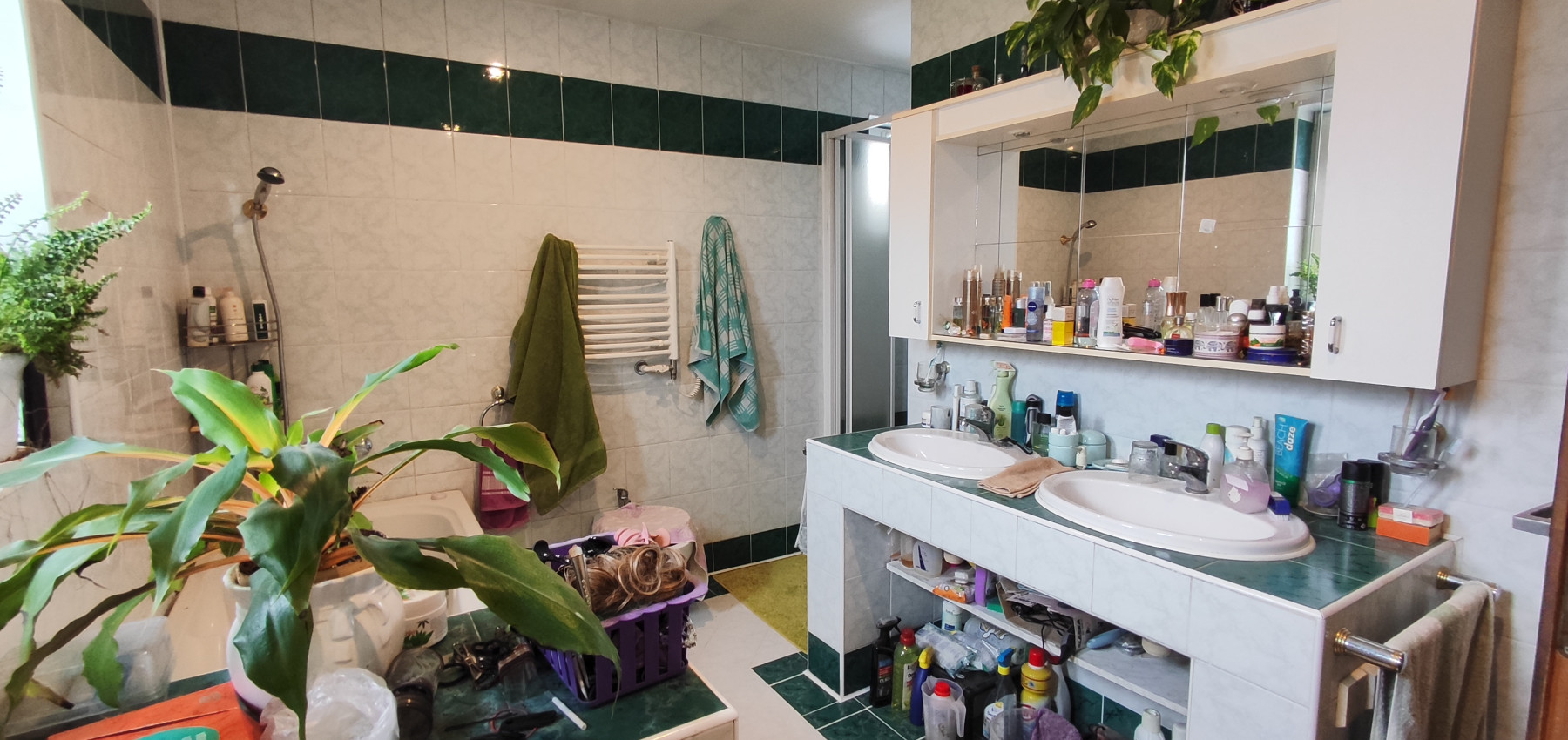 Perspektívny 5 izbový rodinný dom s garážou a prístreškom pre auto, Ľubotice, rovinatý pozemok 600 m2, podpivničený