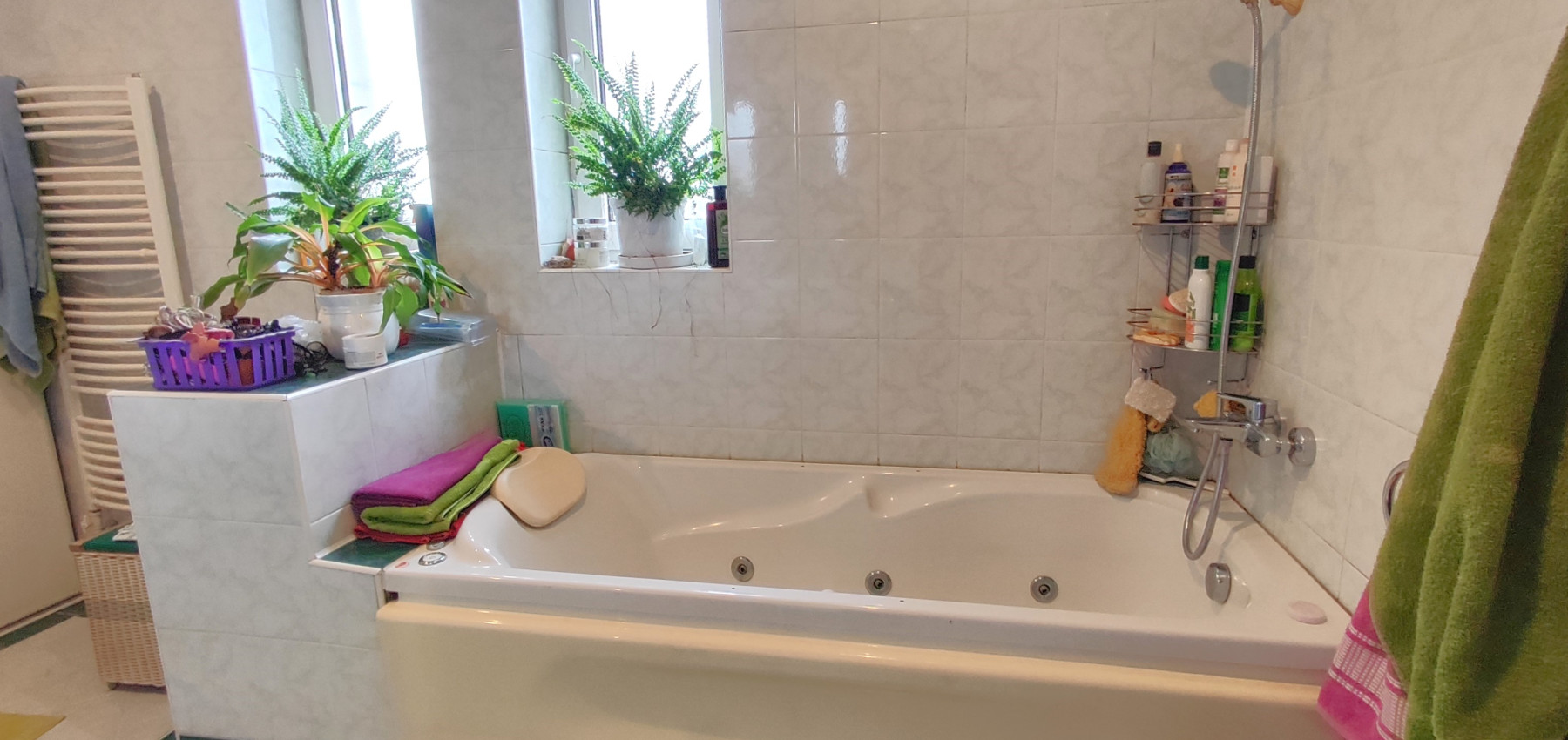 Perspektívny 5 izbový rodinný dom s garážou a prístreškom pre auto, Ľubotice, rovinatý pozemok 600 m2, podpivničený