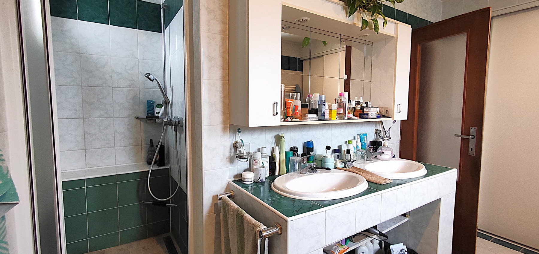 Perspektívny 5 izbový rodinný dom s garážou a prístreškom pre auto, Ľubotice, rovinatý pozemok 600 m2, podpivničený