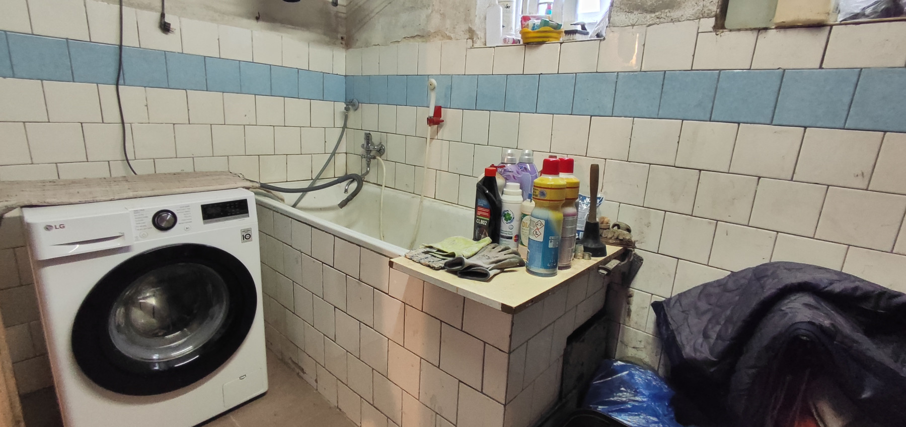 Perspektívny 5 izbový rodinný dom s garážou a prístreškom pre auto, Ľubotice, rovinatý pozemok 600 m2, podpivničený