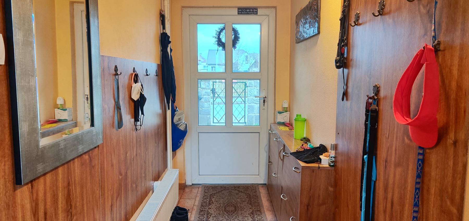 Perspektívny 5 izbový rodinný dom s garážou a prístreškom pre auto, Ľubotice, rovinatý pozemok 600 m2, podpivničený