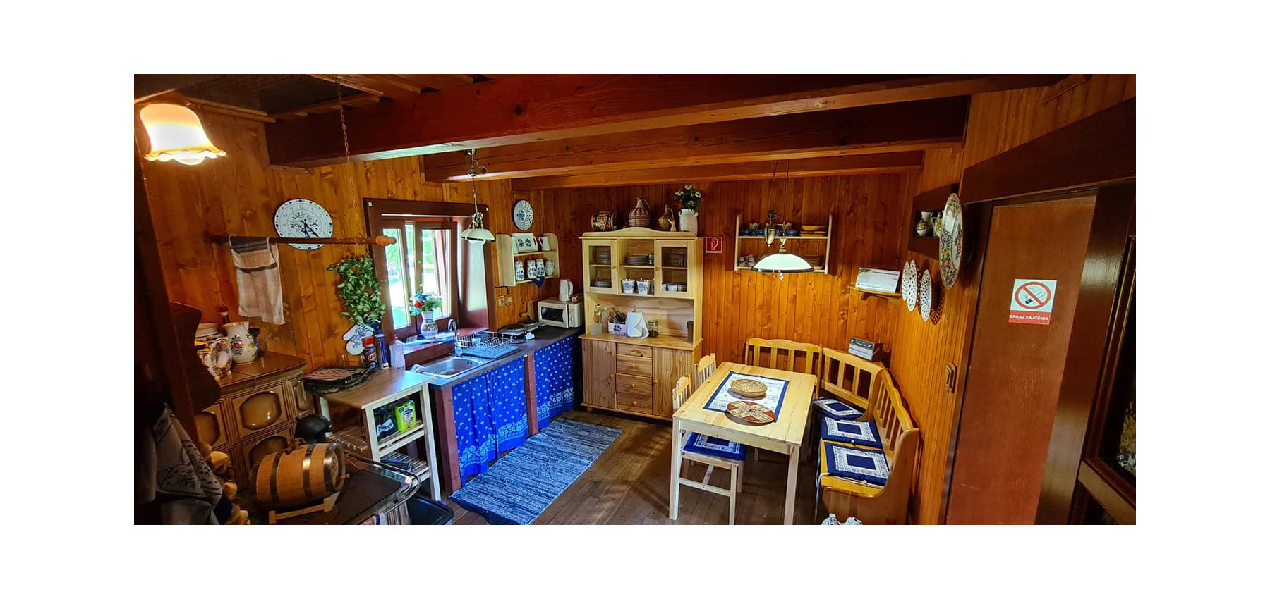 Dom s areálom na podnikanie, pozemok 2500 m2, dom - ubytovanie, jazierko, 2x altánok, biliardový dom, detské atrakcie