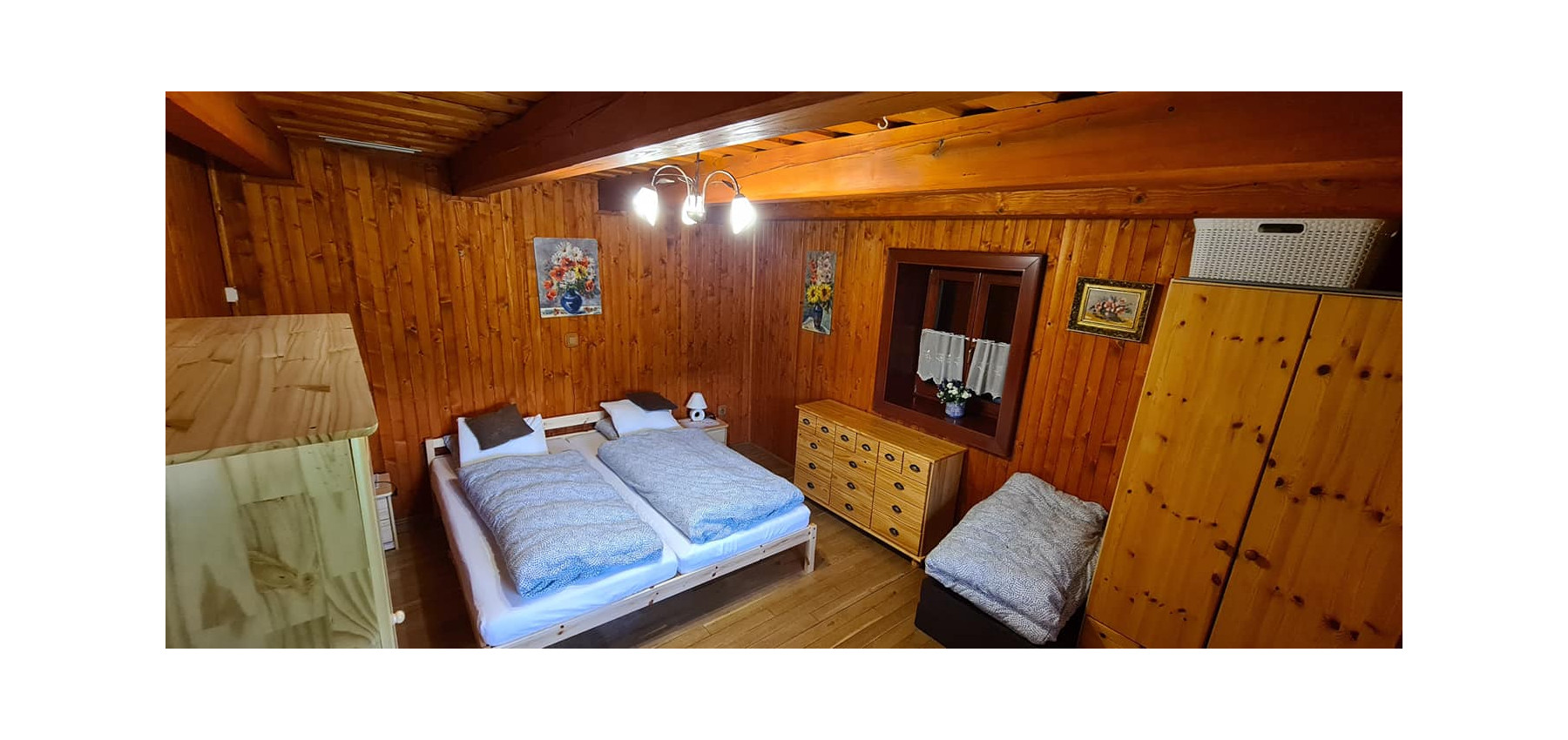 Dom s areálom na podnikanie, pozemok 2500 m2, dom - ubytovanie, jazierko, 2x altánok, biliardový dom, detské atrakcie