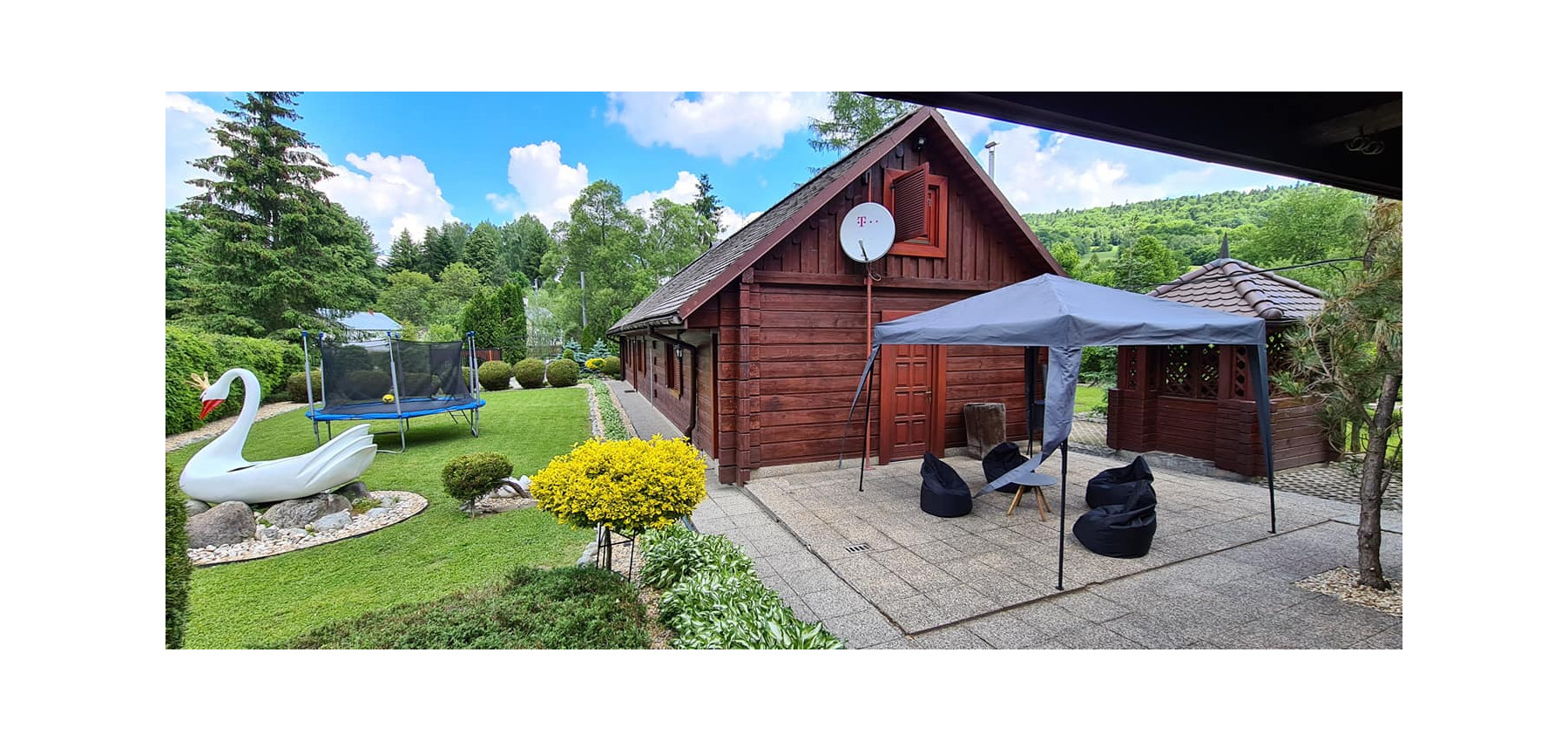 Dom s areálom na podnikanie, pozemok 2500 m2, dom - ubytovanie, jazierko, 2x altánok, biliardový dom, detské atrakcie