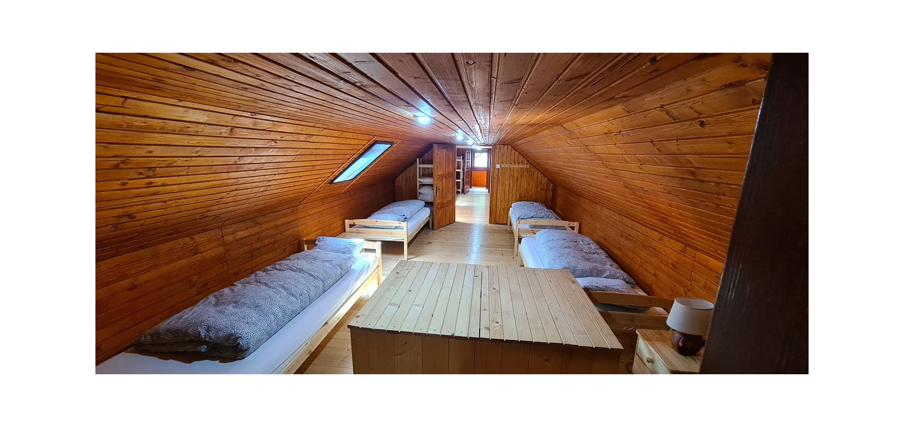 Dom s areálom na podnikanie, pozemok 2500 m2, dom - ubytovanie, jazierko, 2x altánok, biliardový dom, detské atrakcie