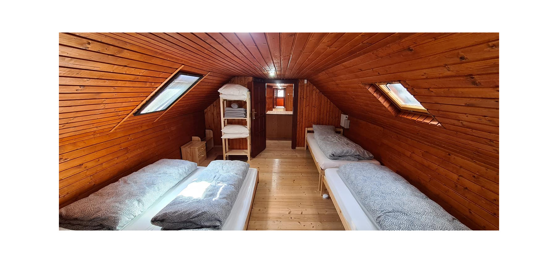 Dom s areálom na podnikanie, pozemok 2500 m2, dom - ubytovanie, jazierko, 2x altánok, biliardový dom, detské atrakcie