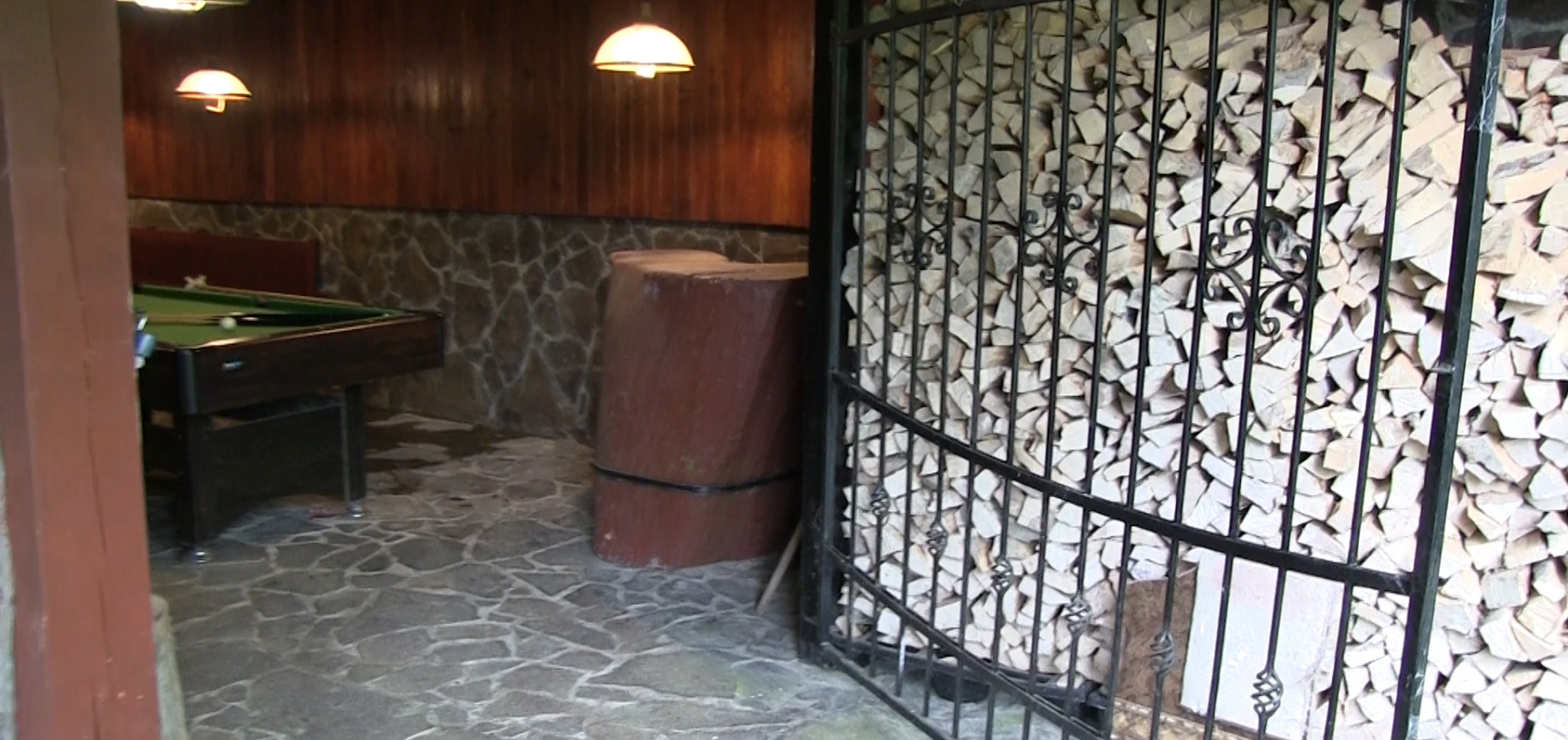 Dom s areálom na podnikanie, pozemok 2500 m2, dom - ubytovanie, jazierko, 2x altánok, biliardový dom, detské atrakcie