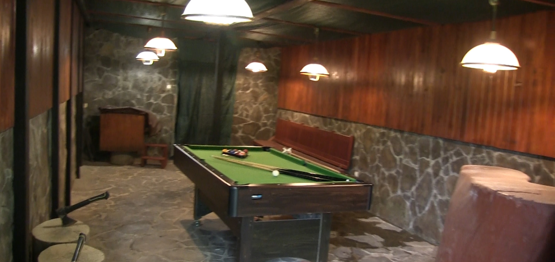 Dom s areálom na podnikanie, pozemok 2500 m2, dom - ubytovanie, jazierko, 2x altánok, biliardový dom, detské atrakcie